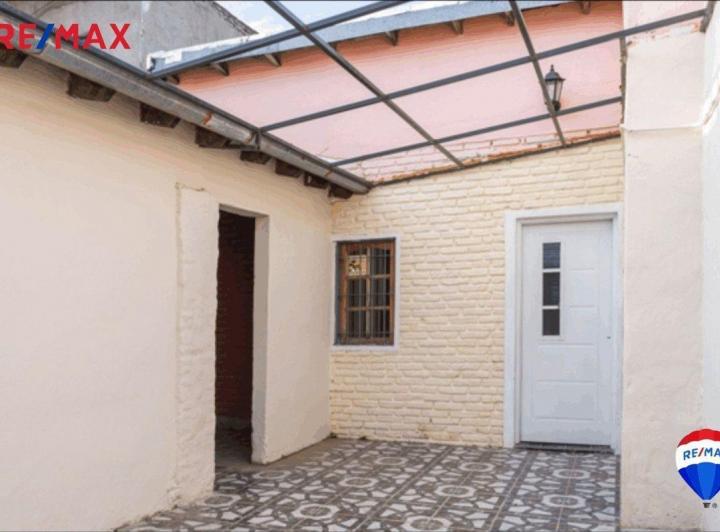 VENTA CASA ITUZAINGO MERLO, LOCAL, PATIO Y COCHERA 5