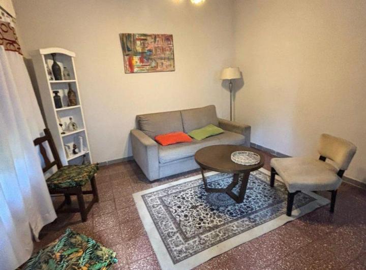 VENTA CASA 2AMB y 1/2 RAFAEL CALZADA 3