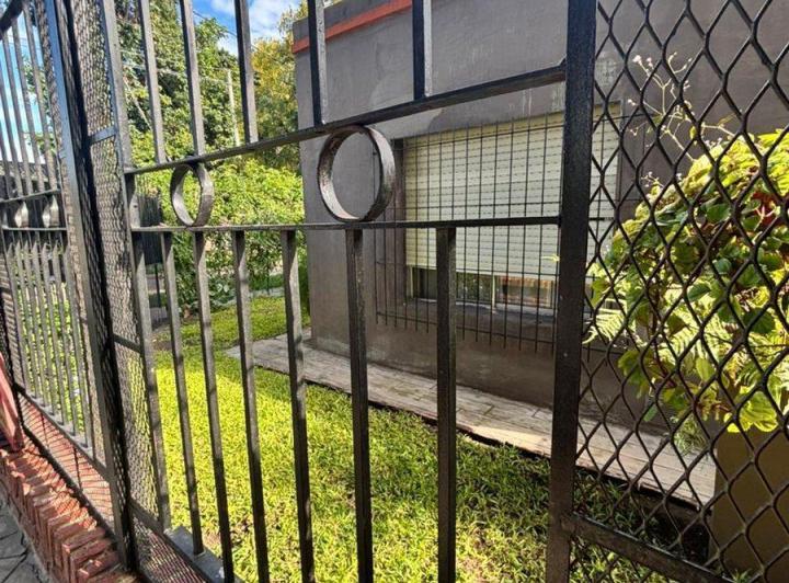 VENTA CASA 2AMB y 1/2 RAFAEL CALZADA 4