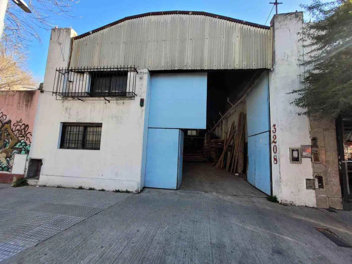 DEPOSITO EN VENTA VILLA URQUIZA SOBRE AVENIDA 5