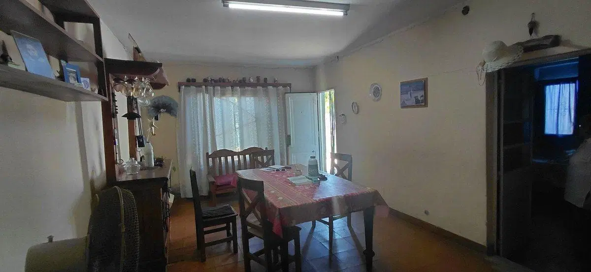 CASA CON FONDO Y LOCAL AL FRENTE GLEW CENTRO 5