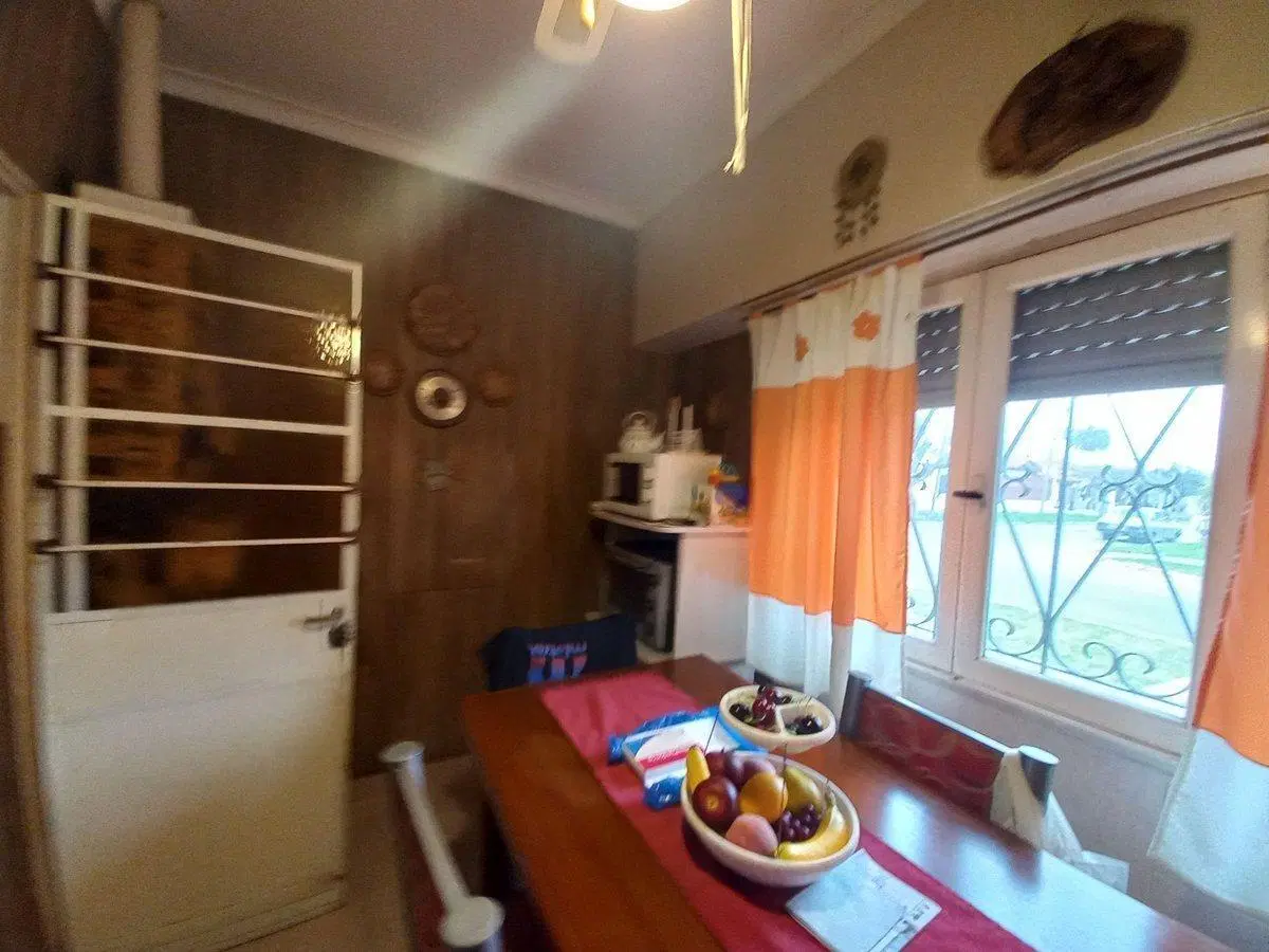 VENTA CASA 4 AMB CON COCHERA Y PATIO EN ESQUINA 3