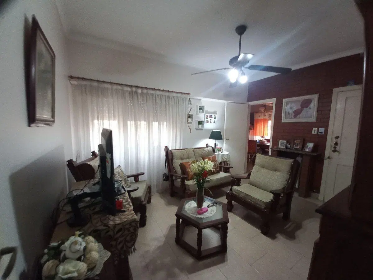 VENTA CASA 4 AMB CON COCHERA Y PATIO EN ESQUINA 4