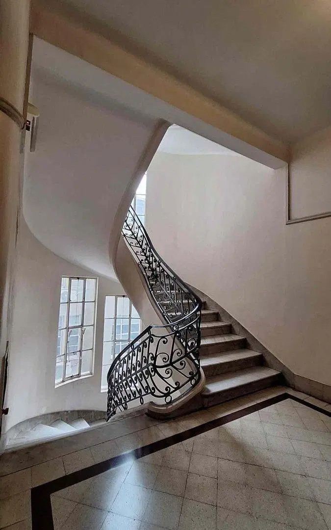 VENTA  OFICINA  DISTINGUIDA PALACIO BAROLO 5