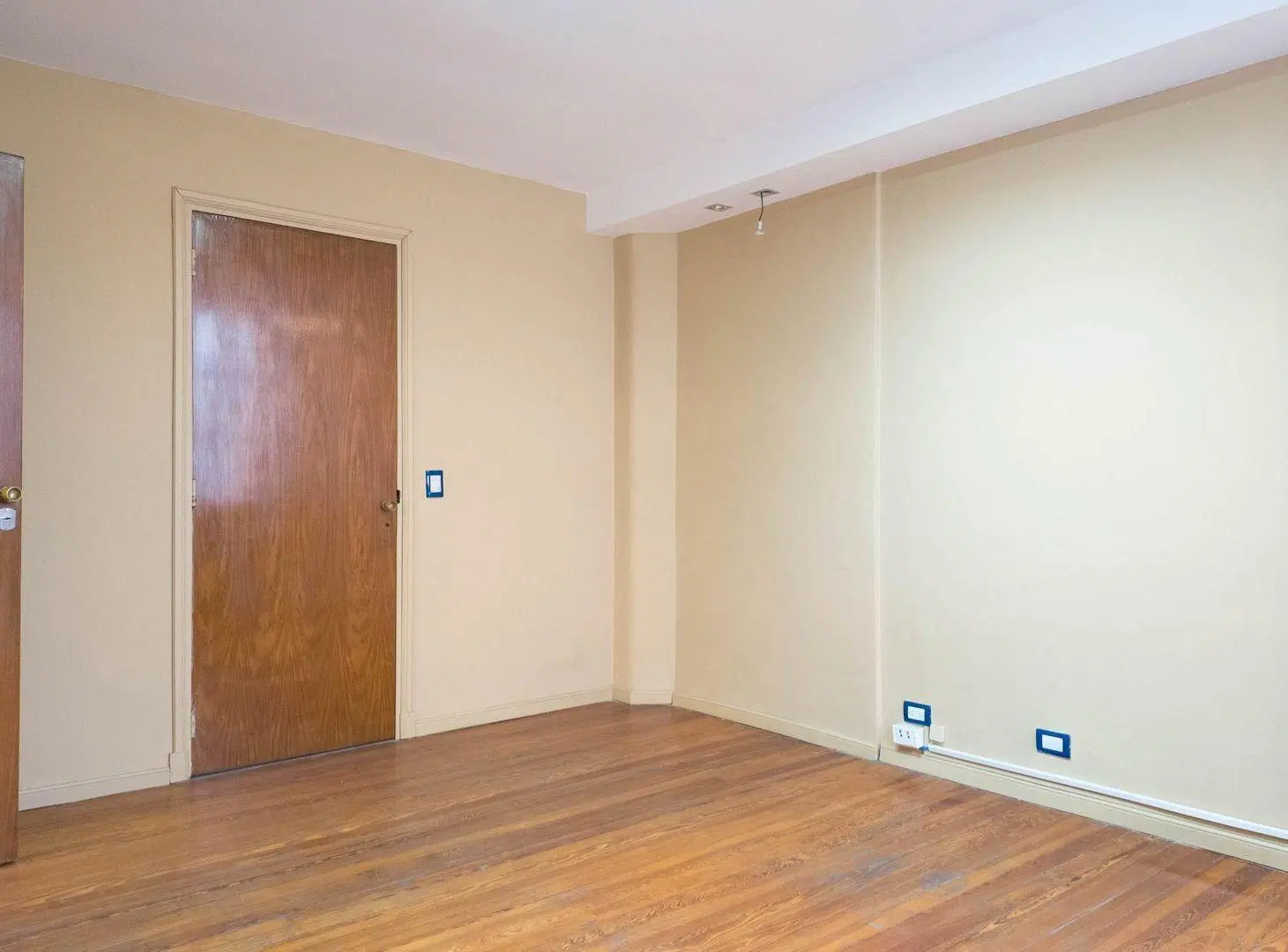 VENTA  OFICINA  DISTINGUIDA PALACIO BAROLO 3