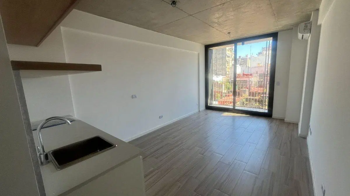 VENTA LOCAL A ESTRENAR SAN TELMO 2