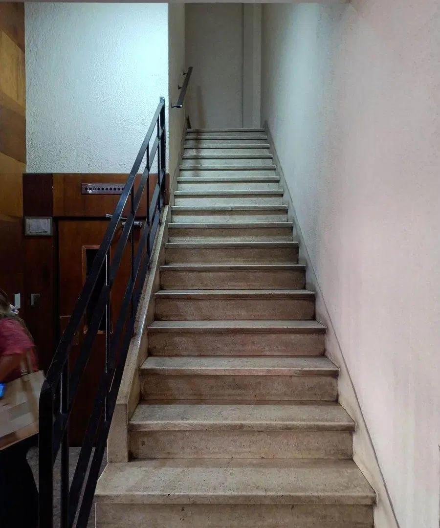 LOCAL COMERCIAL OFICINAS EN 3 PISOS MONSERRAT 4