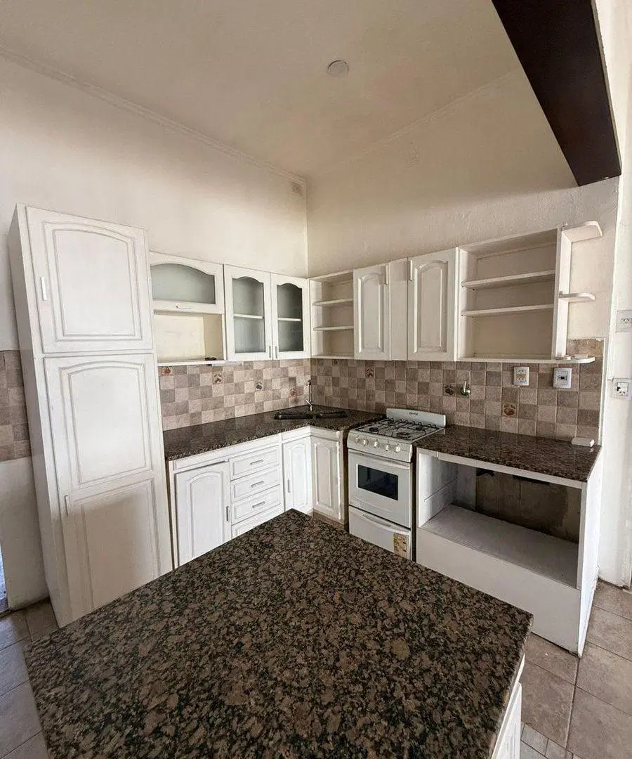 Casa 5 ambientes en venta en ezpeleta, quilmes 2