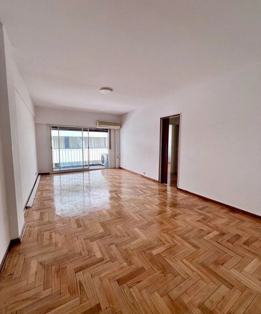 DEPTO EN VENTA SAN NICOLAS 2 DORM BALCON COCHERA 3