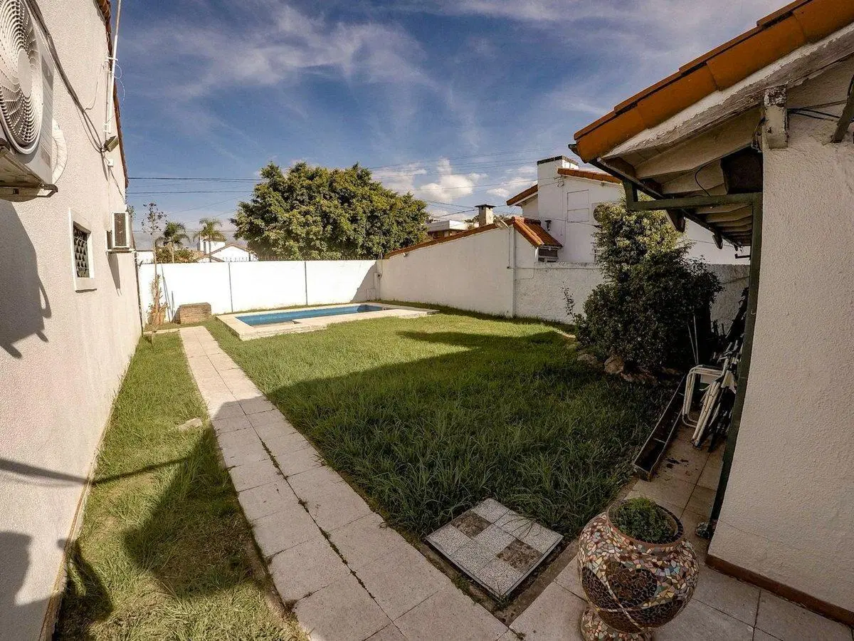 CASA 3 AMB CON PILETA Y QUINCHO QUILMES OESTE 2