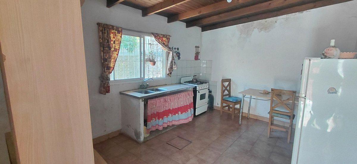 Foto de CASA CON FONDO Y LOCAL AL FRENTE GLEW CENTRO, imagen 3