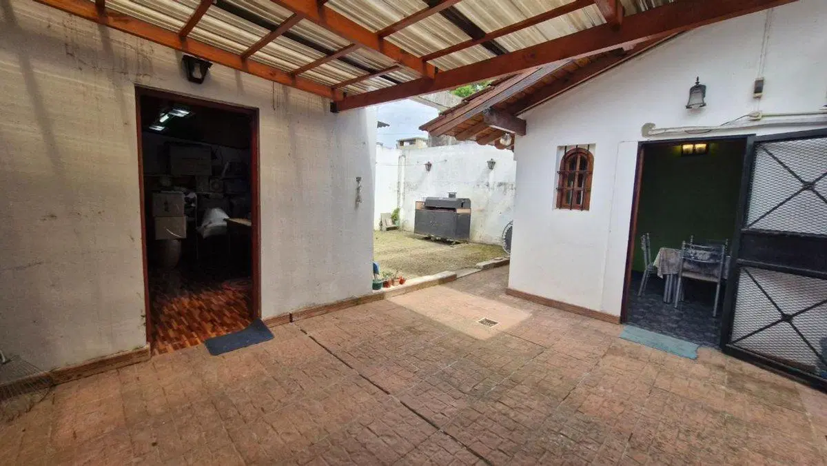 CASA 3 AMB CON PATIO Y COCHERA QUILMES OESTE 2