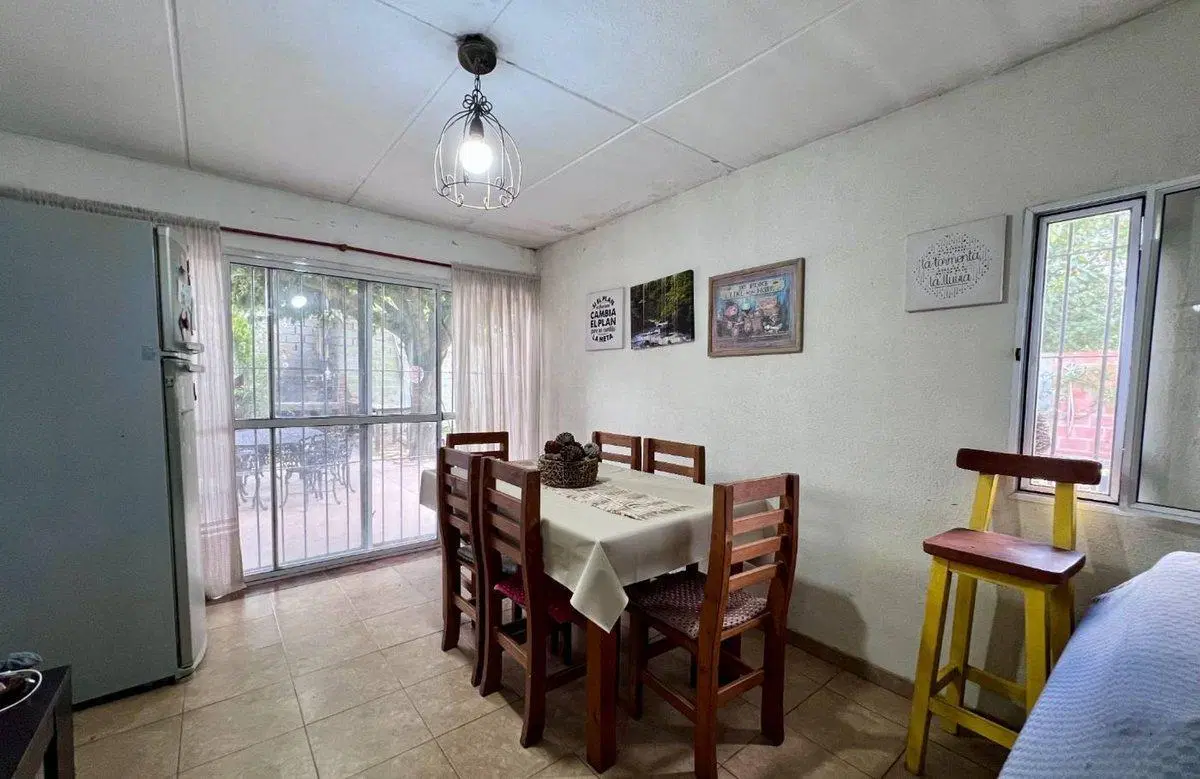 CASA EN VENTA LOBOS 3 DORMITORIOS PARQUE COCHERA 2