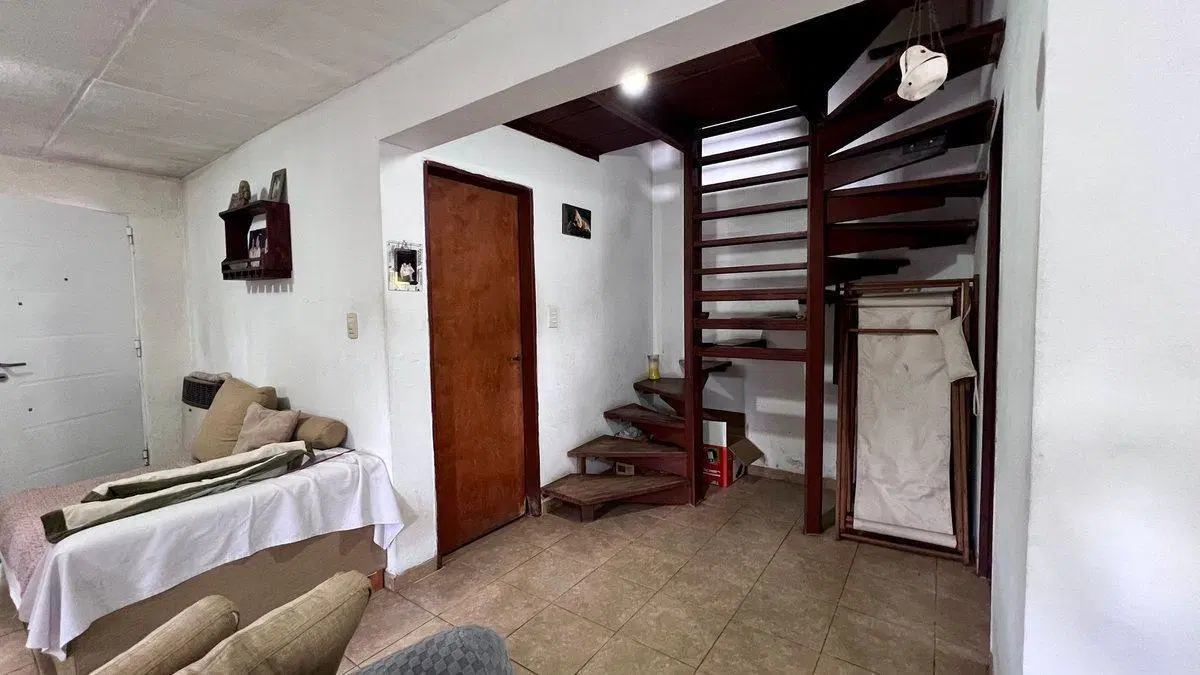 CASA EN VENTA LOBOS 3 DORMITORIOS PARQUE COCHERA 4