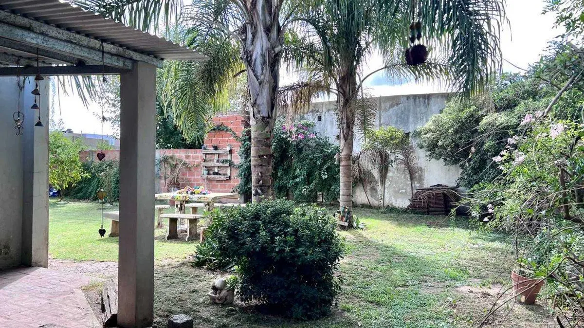 CASA EN VENTA LOBOS 3 DORMITORIOS PARQUE COCHERA 3