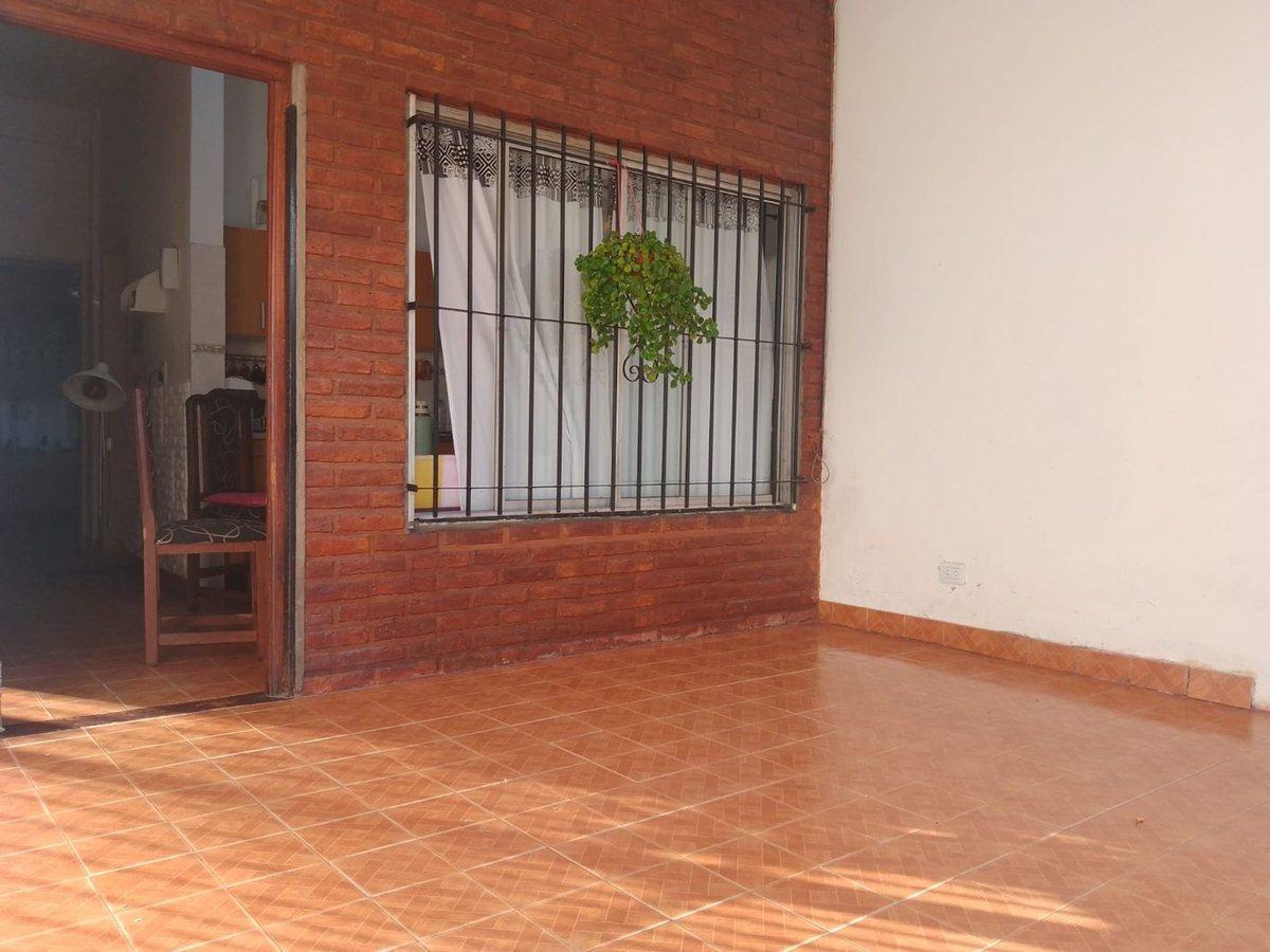 Foto de VENTA CASA 3 AMBIENTES-BANFIELD-APTA CREDITO, imagen 3