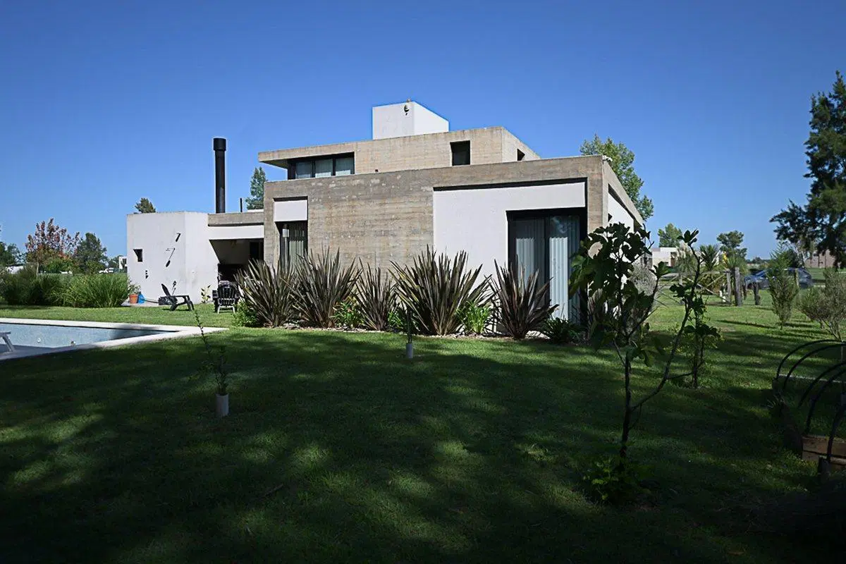 CASA EN VENTA AREA 60 5 AMB BARRIO LA VICTORIA 5