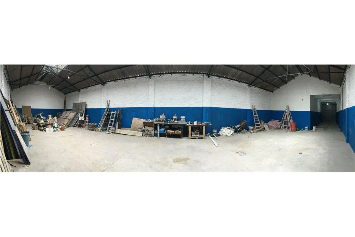 VENTA GALPÓN 220m²  LIBRE SIN COLUMNAS LANUS ESTE 5