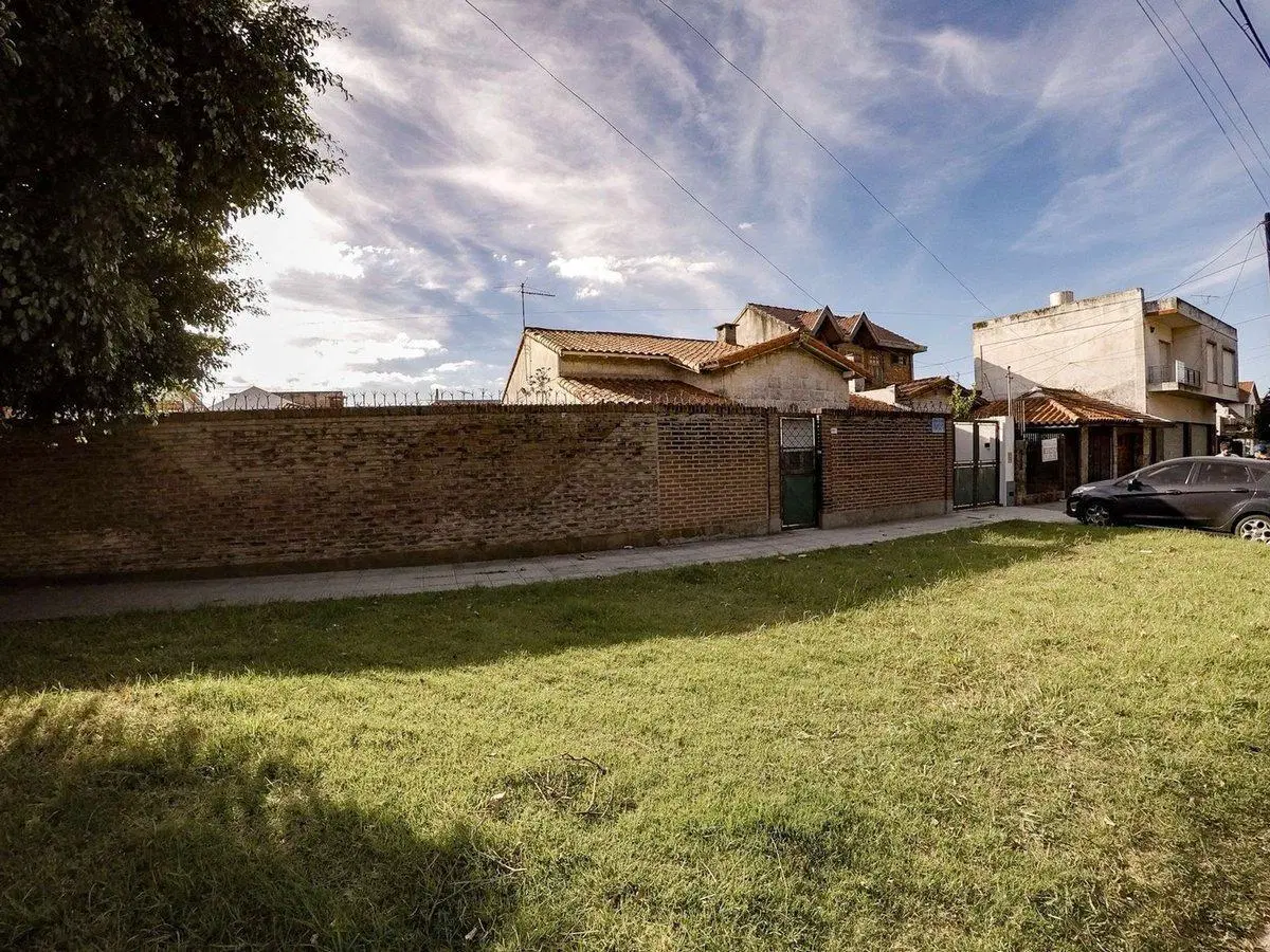 CASA 3 AMB CON PILETA Y QUINCHO QUILMES OESTE 5