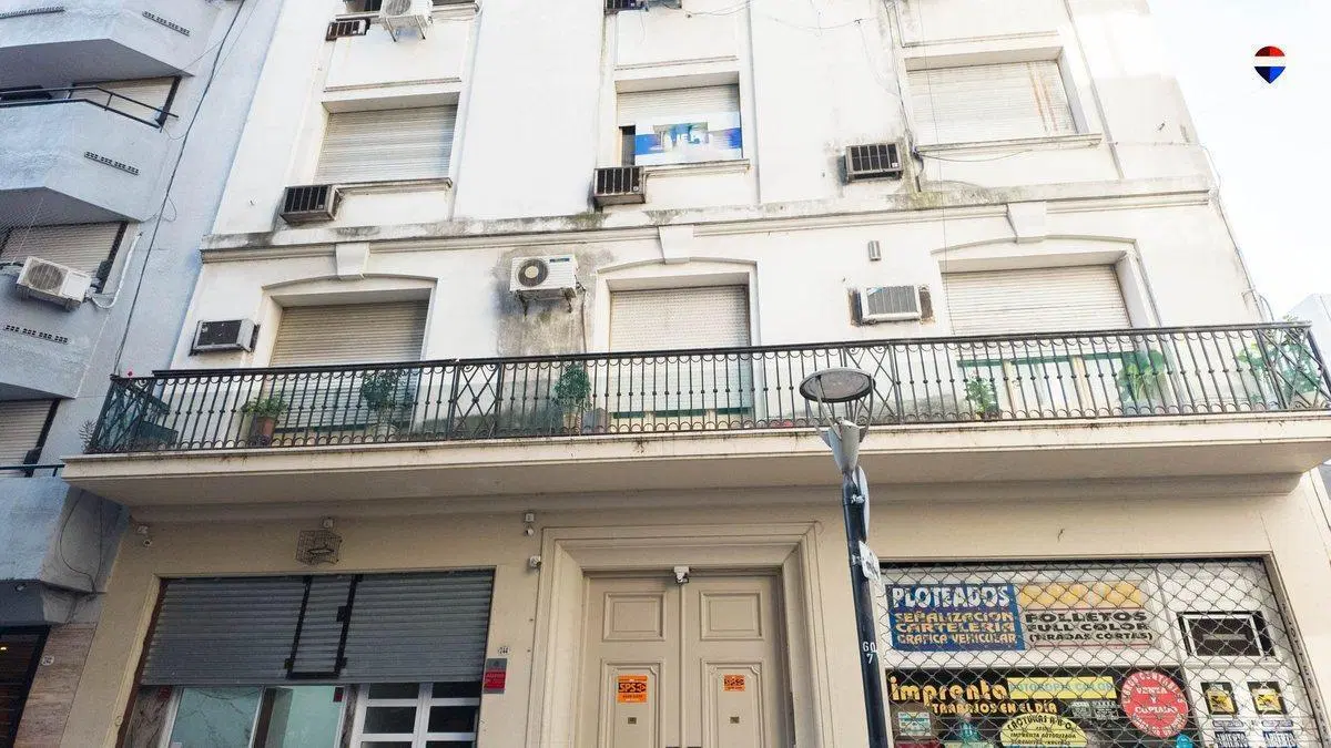 DEPTO 7MO PISO 4 AMB CON DEPENDENDENCIA MONSERRAT 8
