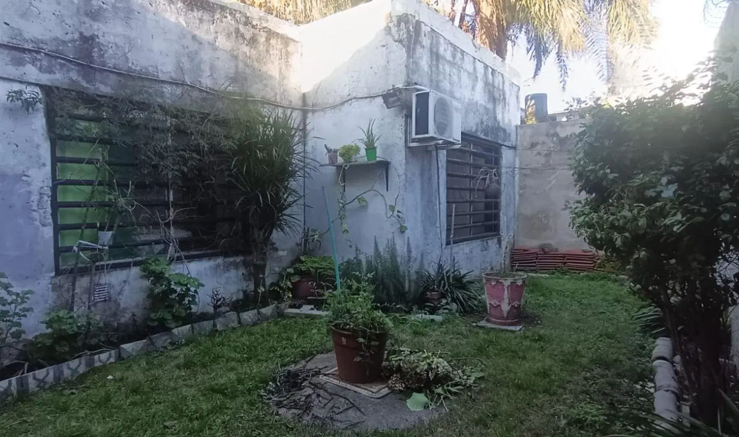 VENTA LANUS CASA 3 AMB PATIO EXCELENTE LOTE 2