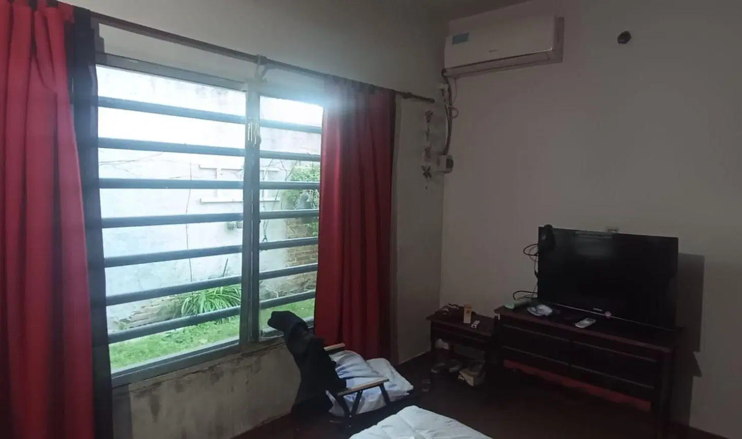 VENTA LANUS CASA 3 AMB PATIO EXCELENTE LOTE 5