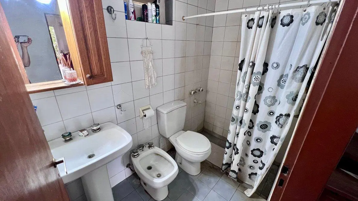 CASA EN VENTA LOBOS 3 DORMITORIOS PARQUE COCHERA 5