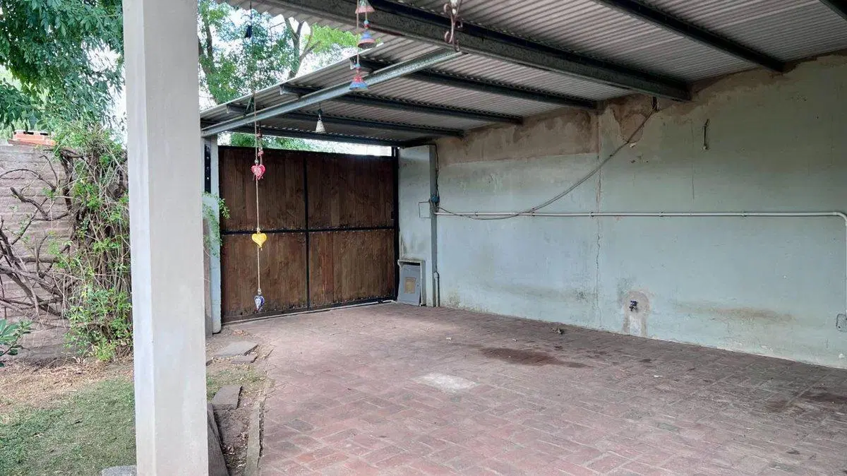 CASA EN VENTA LOBOS 3 DORMITORIOS PARQUE COCHERA 2