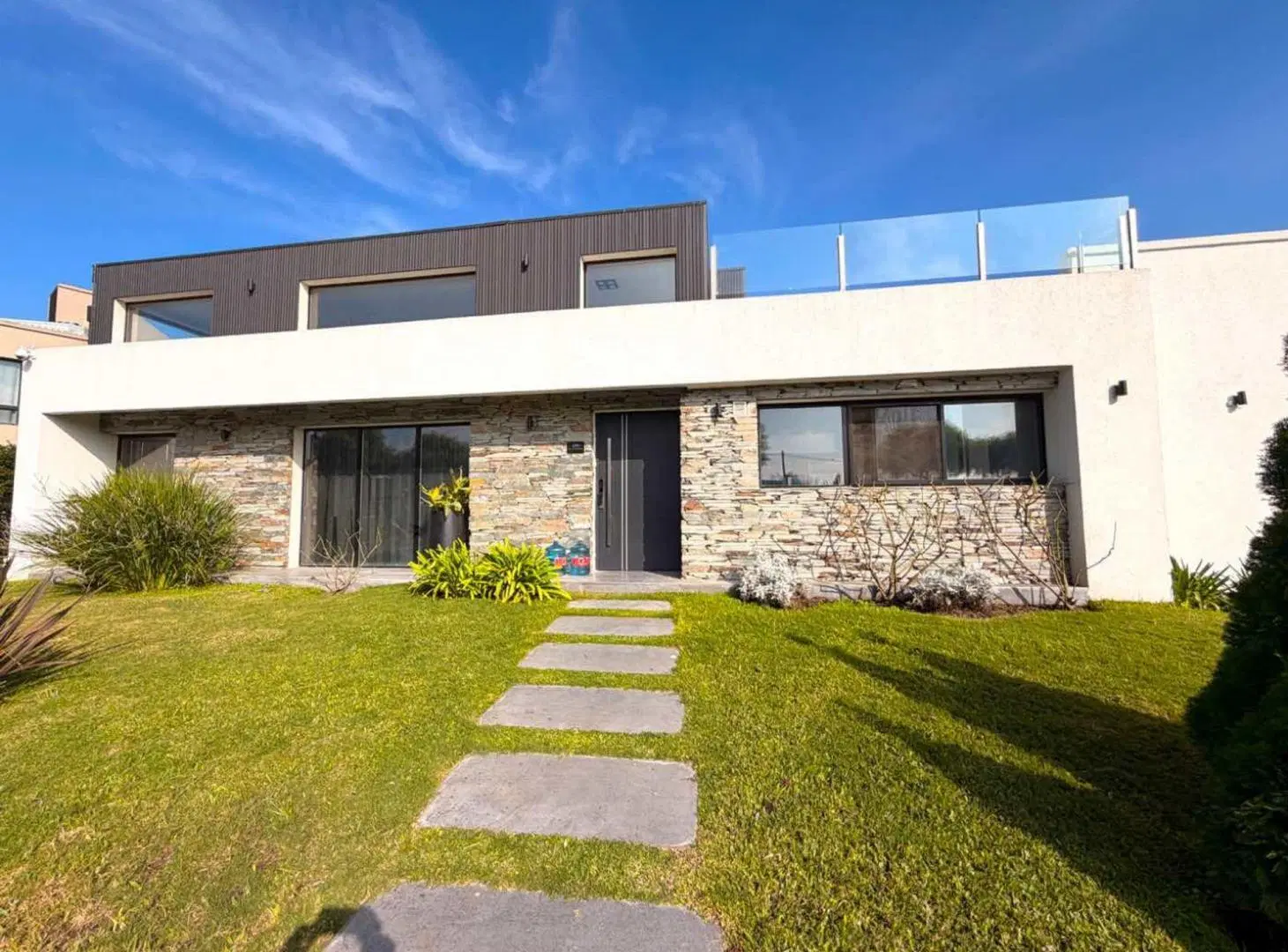 Excelente casa en Pilar del Este 3