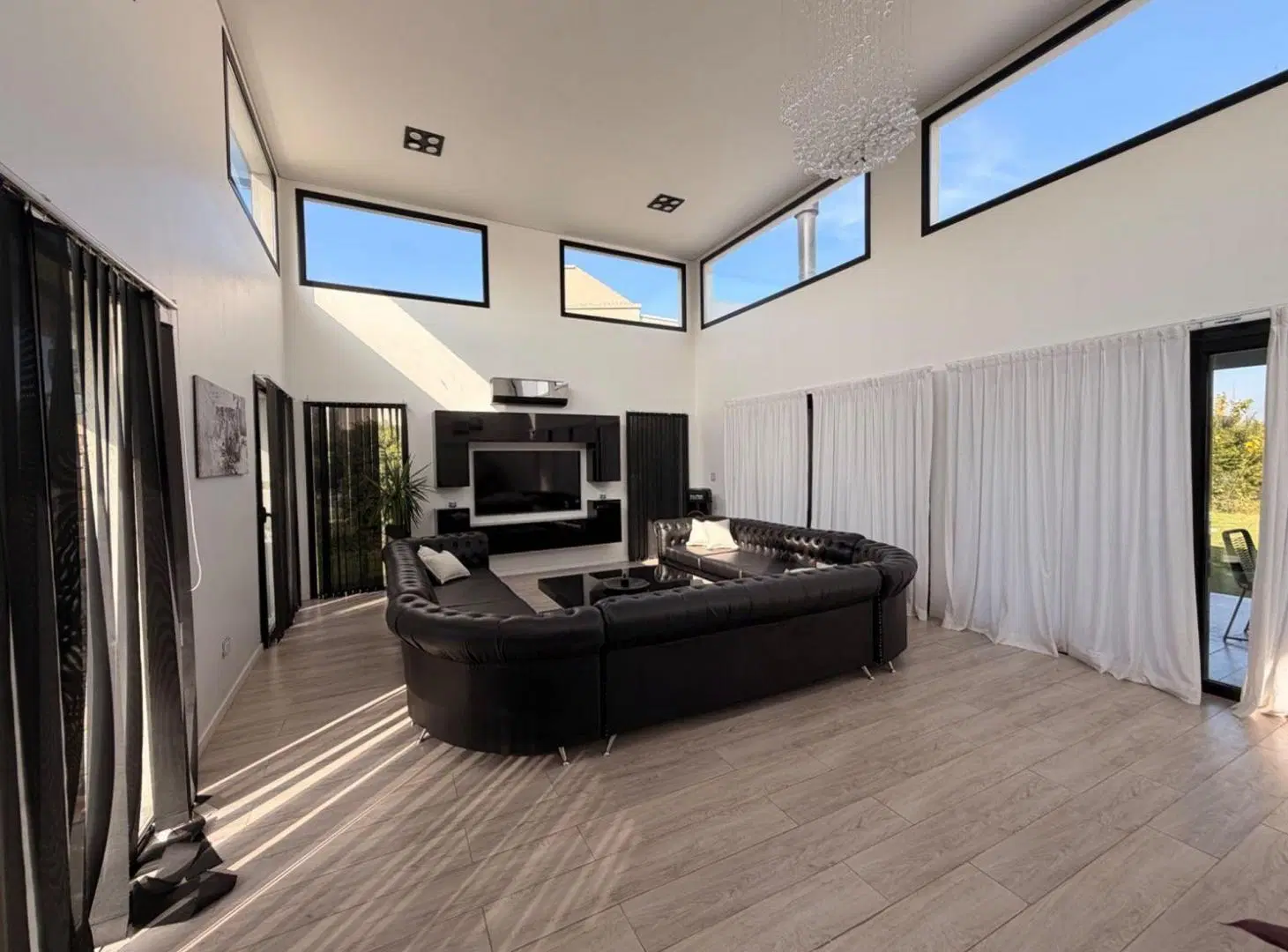 Excelente casa en Pilar del Este 1