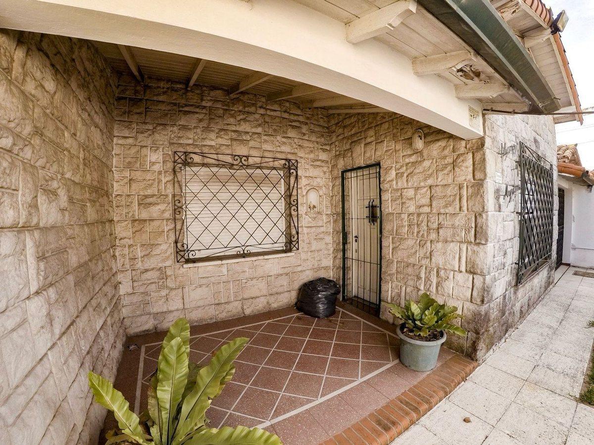 Foto de CASA 3 AMB CON PILETA Y QUINCHO QUILMES OESTE, imagen 5