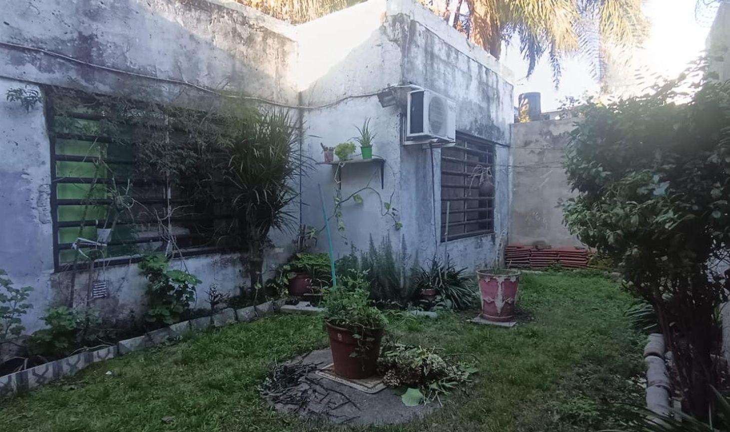 Foto de VENTA LANUS CASA 3 AMB PATIO EXCELENTE LOTE, imagen 3