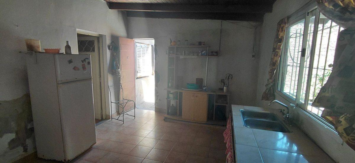 Foto de CASA CON FONDO Y LOCAL AL FRENTE GLEW CENTRO, imagen 3