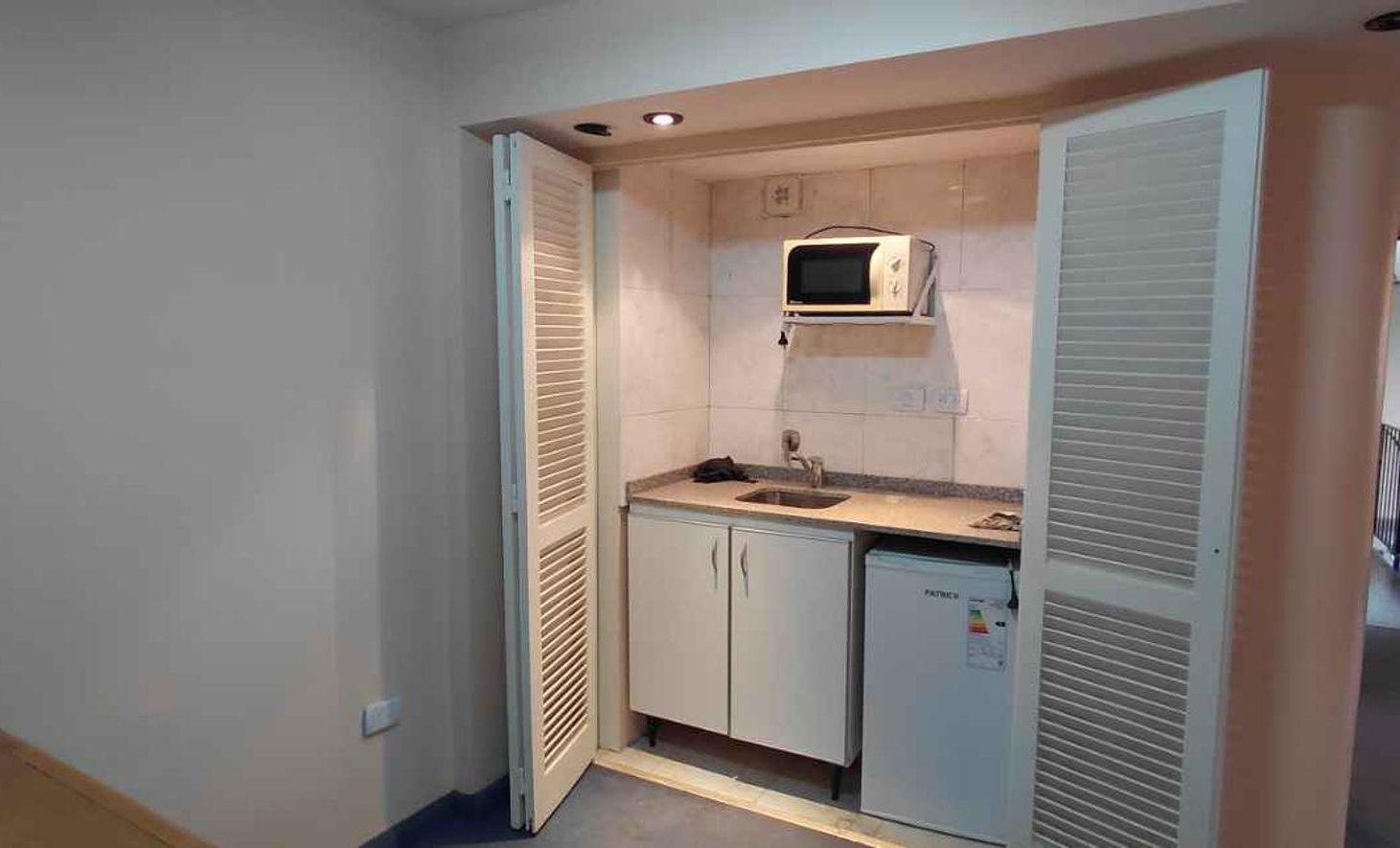 Foto de DEPARTAMENTO OFICINA CONSULTORIO CON KITCHINET, imagen 1