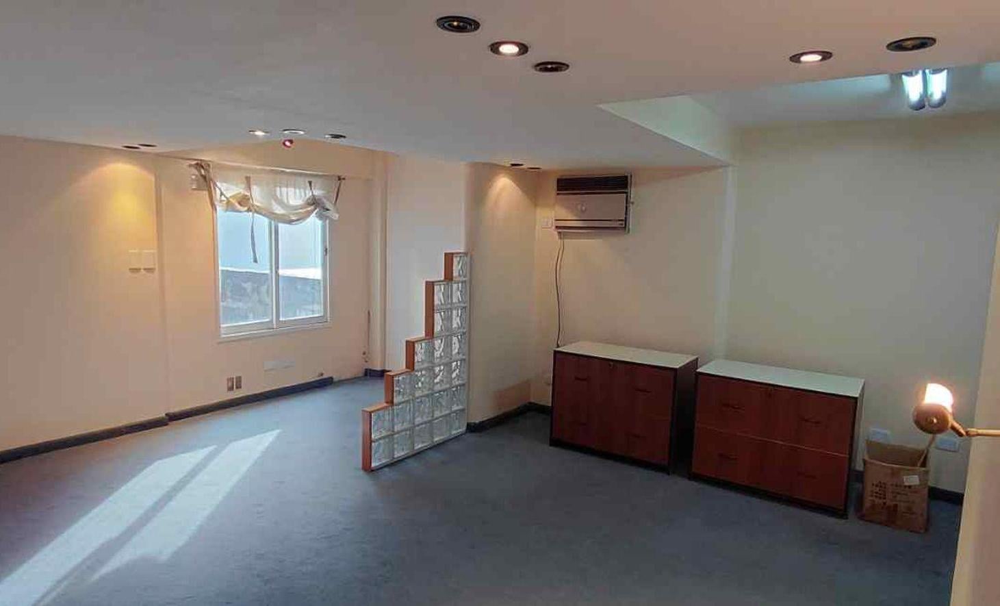 Foto de DEPARTAMENTO OFICINA CONSULTORIO CON KITCHINET, imagen 3
