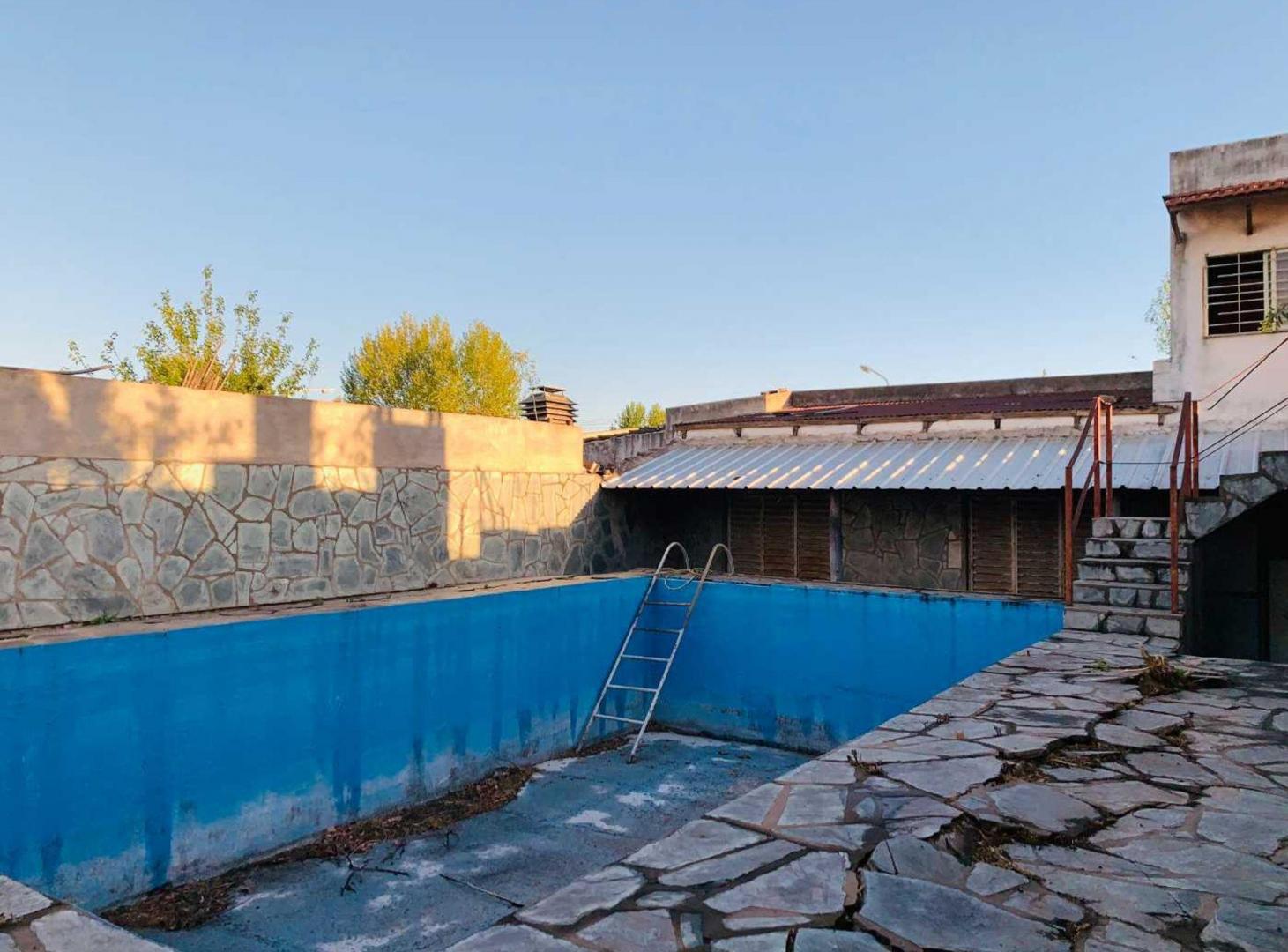 Foto de VENTA CASA 6 AMBIENTES PILETA Y GARAGE 25 DE MAYO, imagen 2