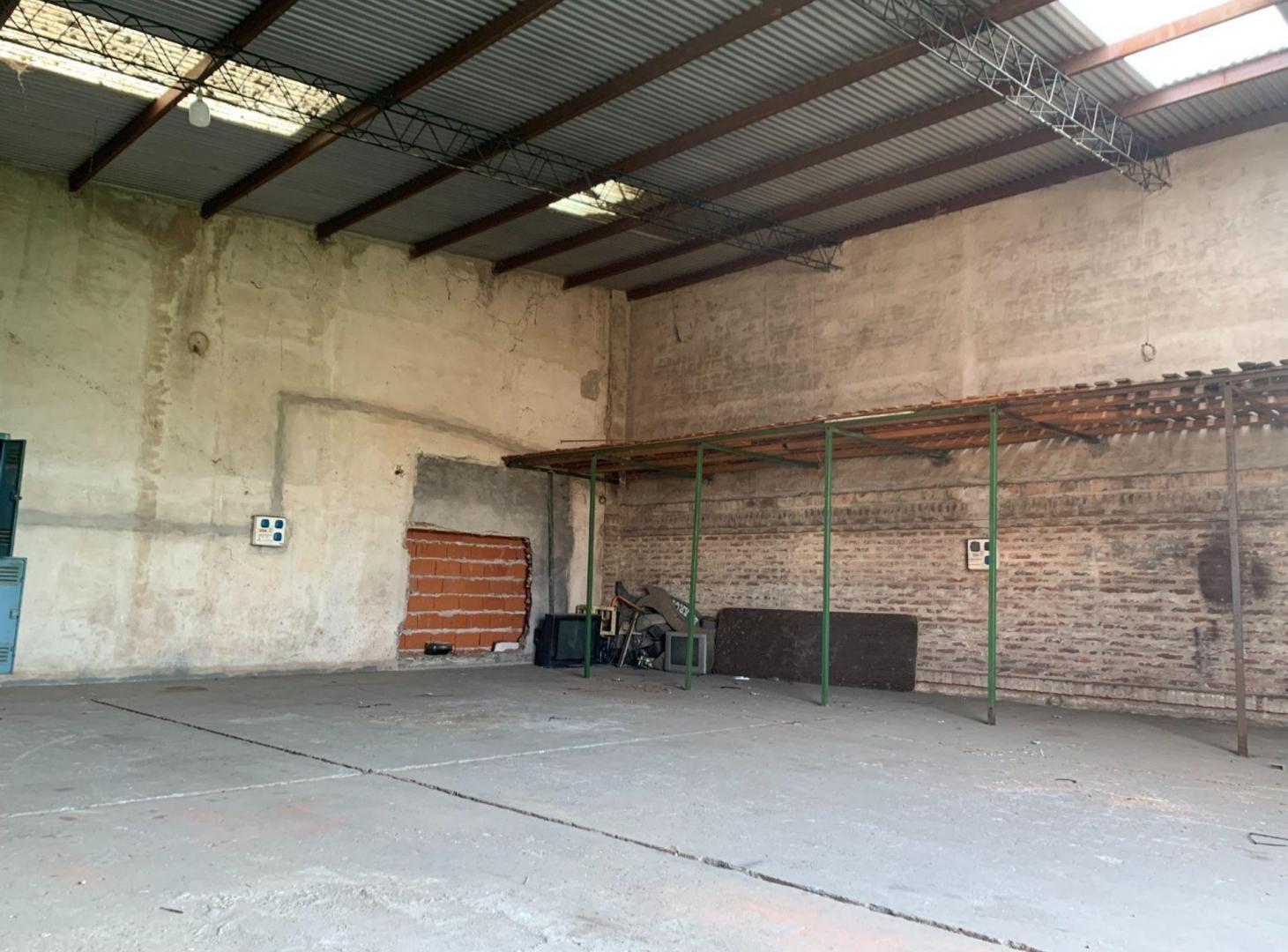 Foto de VENTA GALPON COMERCIAL Y TERRENO 25 DE MAYO BS AS, imagen 4