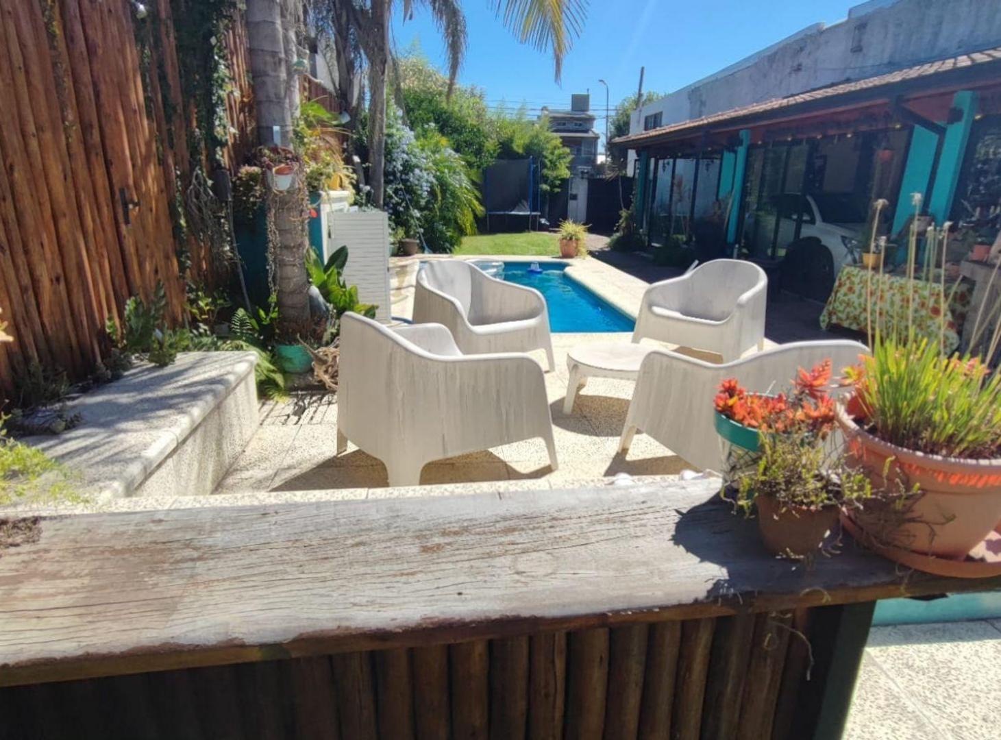 Foto de CHALET EN VENTA CON PILETA Y PARQUE QUILMES OESTE, imagen 1