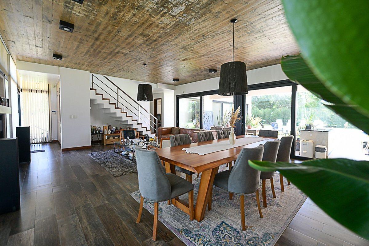 Foto de CASA EN VENTA AREA 60 5 AMB BARRIO LA VICTORIA, imagen 4