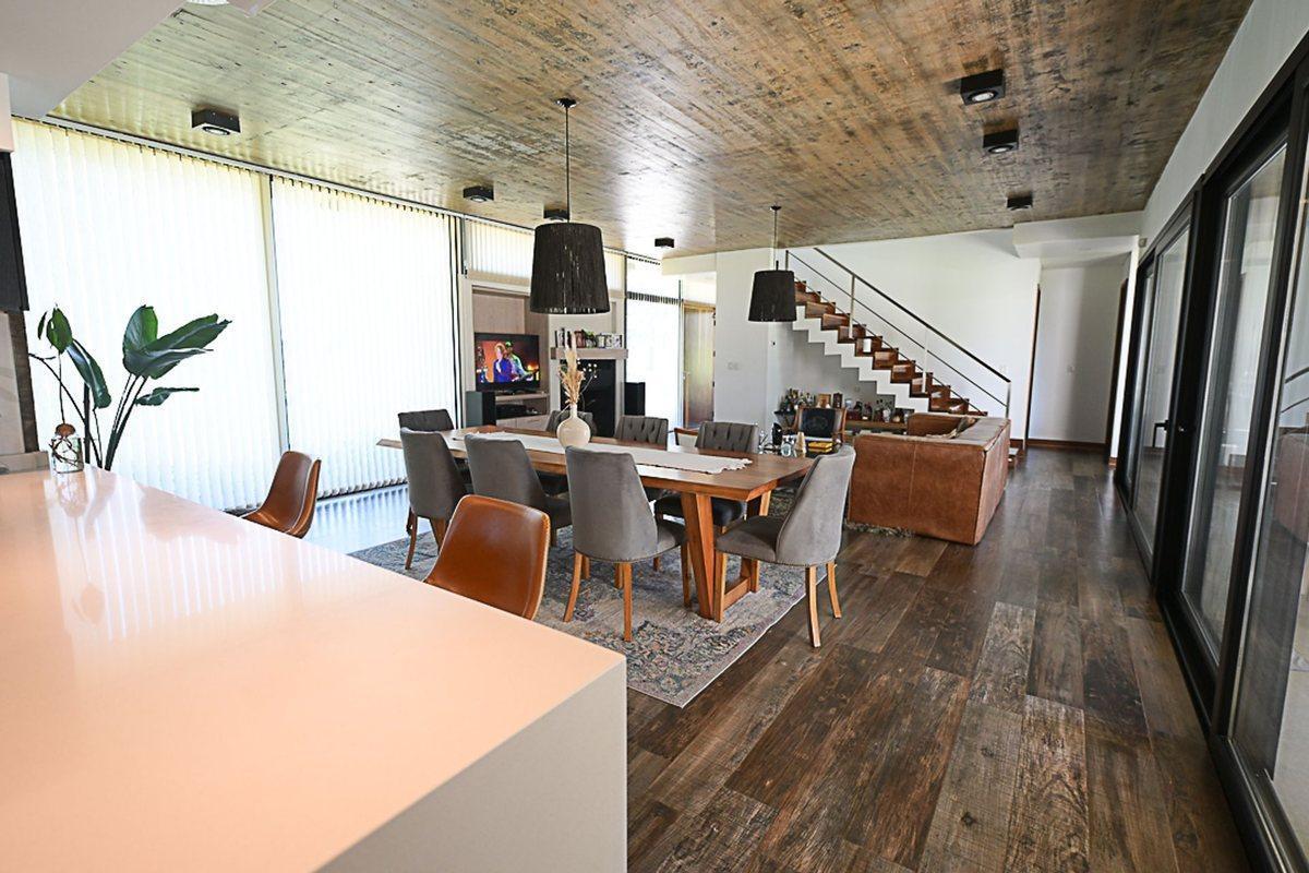 Foto de CASA EN VENTA AREA 60 5 AMB BARRIO LA VICTORIA, imagen 2