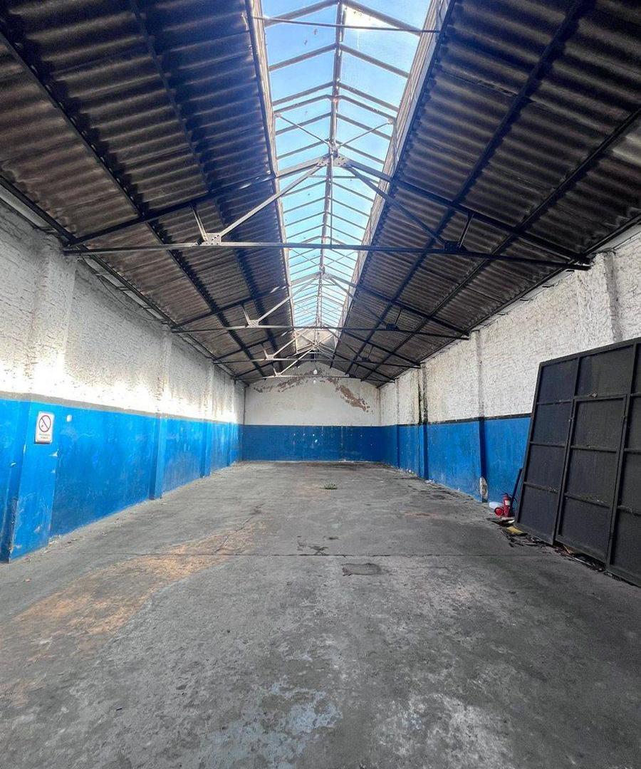 Foto de VENTA GALPÓN 220m² LIBRE SIN COLUMNAS LANUS ESTE, imagen 1