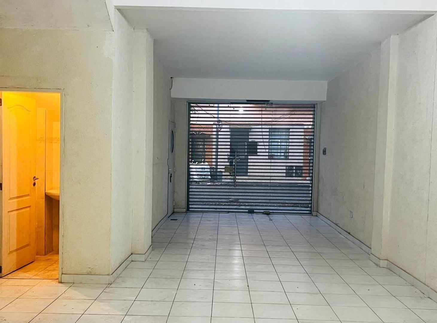 Foto de VENTA LOCAL COMERCIAL 50 M2 LANUS CENTRO, imagen 2