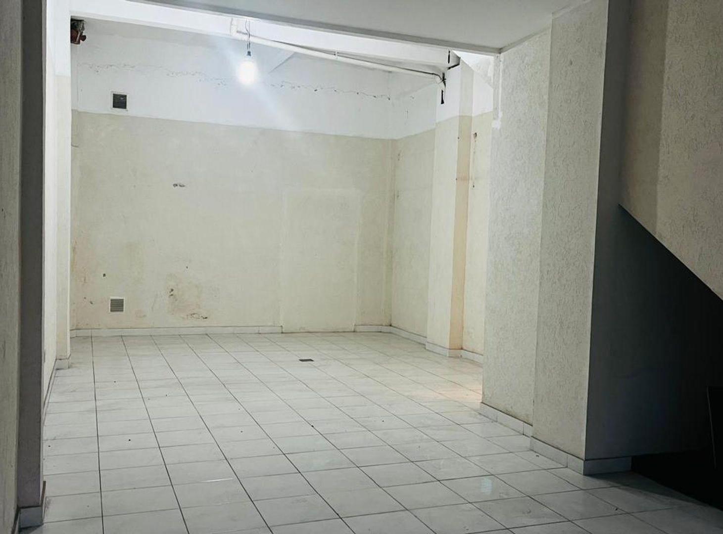 Foto de VENTA LOCAL COMERCIAL 50 M2 LANUS CENTRO, imagen 3