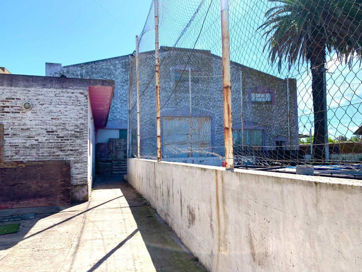 Foto de GALPON COMERCIAL Y CANCHAS CON TERRENO 25 DE MAYO, imagen 4