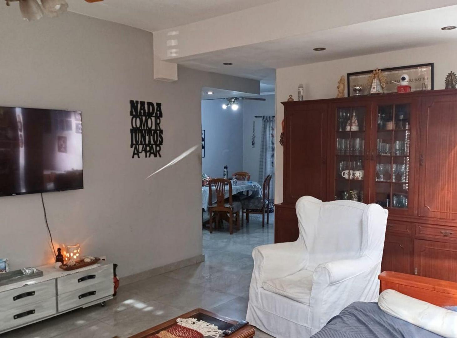 Foto de VENTA CASA COCHERA QUINCHO 156M2 LANUS ESTE, imagen 2