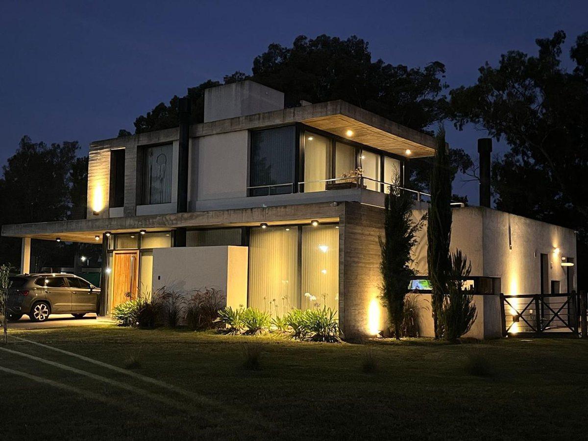 Foto de CASA EN VENTA AREA 60 5 AMB BARRIO LA VICTORIA, imagen 2