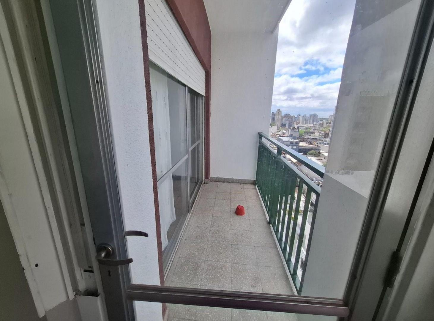 Foto de ALQUILER DEPARTAMENTO 3 AMB PISO 10 QUILMES CENTRO, imagen 2