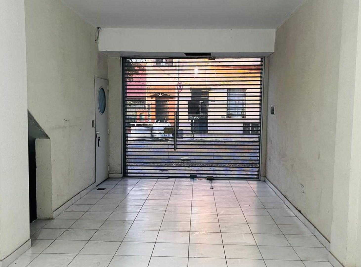 Foto de VENTA LOCAL COMERCIAL 50 M2 LANUS CENTRO, imagen 1