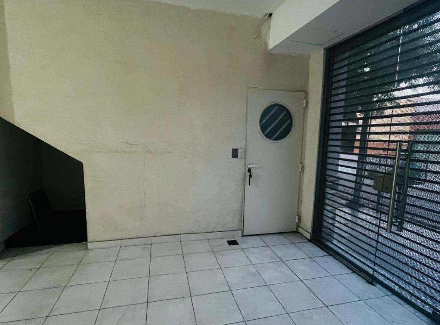 Foto de VENTA LOCAL COMERCIAL 50 M2 LANUS CENTRO, imagen 4