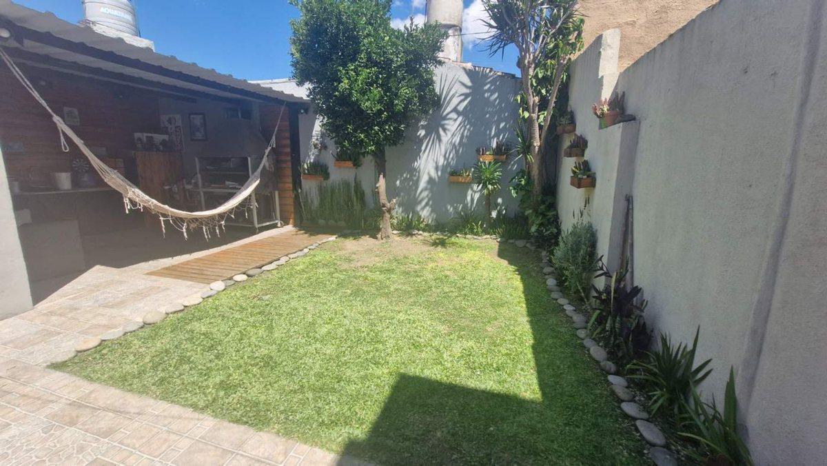 Foto de CASA TIPO PH 3 AMB CON QUINCHO Y PATIO- BERNAL O., imagen 1
